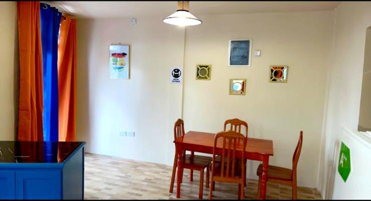 מאריגוט The Golden Inn מראה חיצוני תמונה